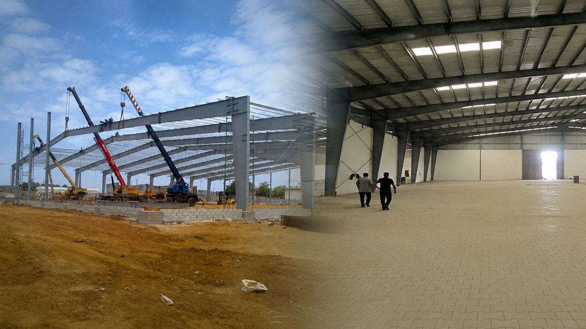 Montage d'une charpente métallique sur un chantier industriel